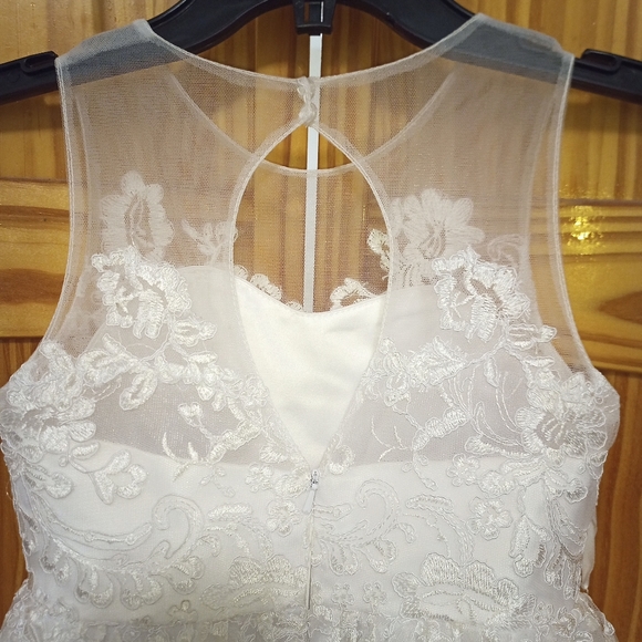 Flower girl wedding dress, brand new with tags - Picture 5 of 6